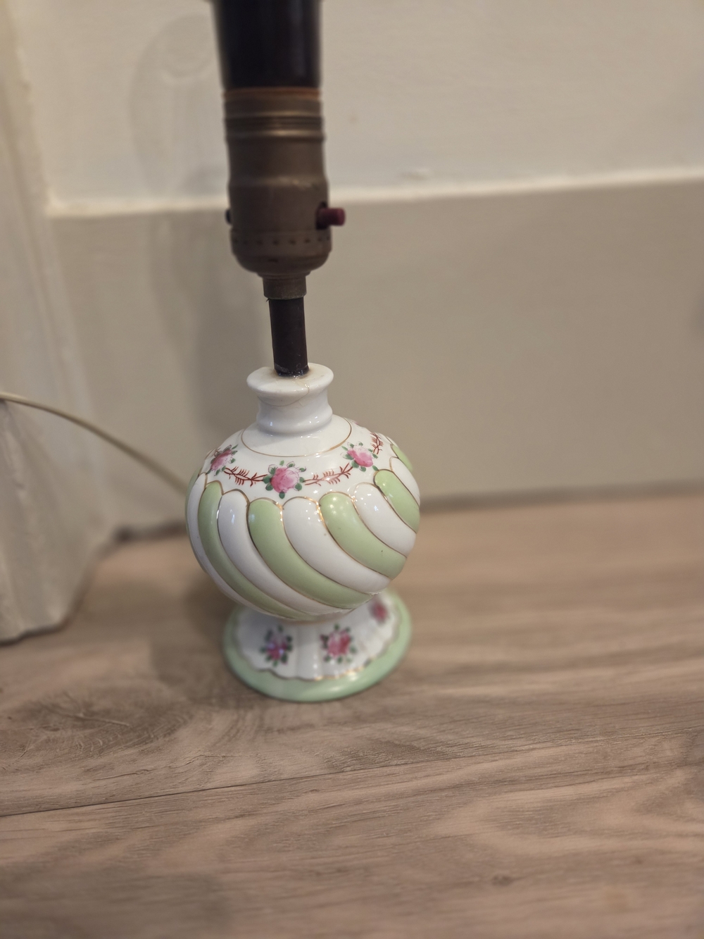 Vintage 1930's MIKORI WARE JAPAN ROSES SWIRL LAMP BASE -cottagecore - Picture 5 of 9